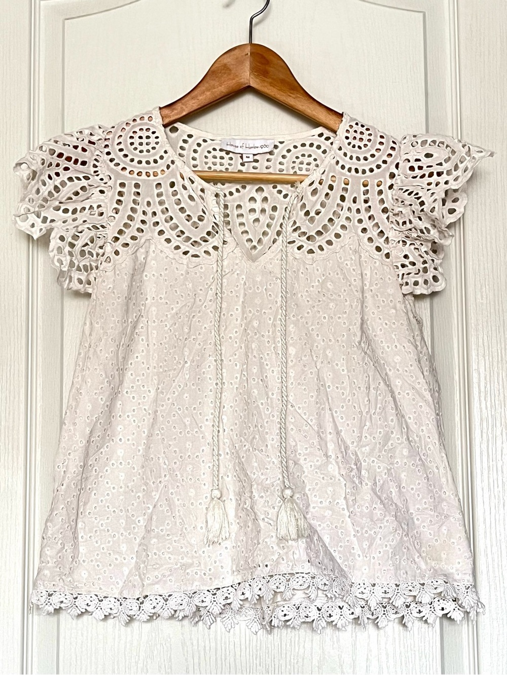 House of Harlow 1960 Cream Eyelet Lace Flutter Sleeve Tassel Top M Boho Feminine